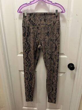 🧘🏽‍♀️NWOT Alo Yoga High-Waist Gravel Snakeskin Vapor Leggings - Sz Medium